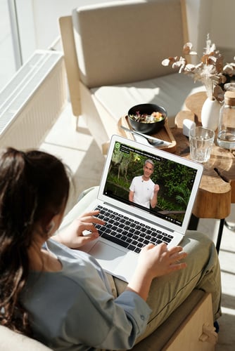 online-Ausbildung-woman online-Ausbildung-woman